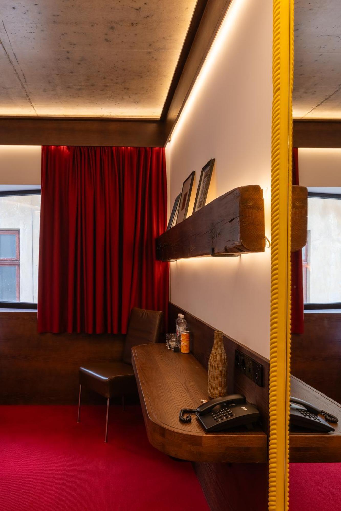 !Fest Hotel Rynok Square Lemberg Exterior foto