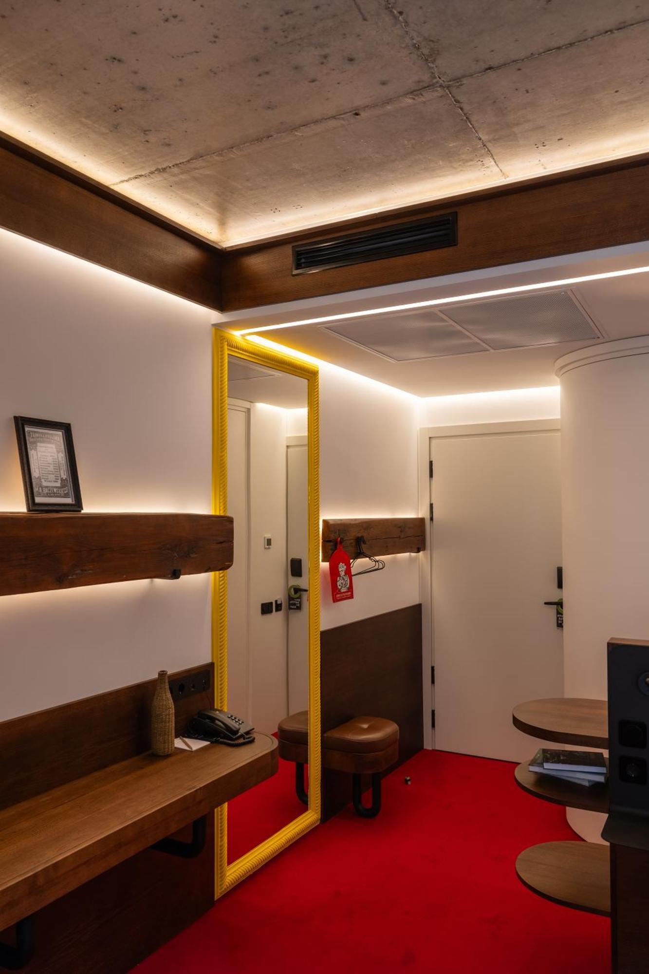 !Fest Hotel Rynok Square Lemberg Exterior foto
